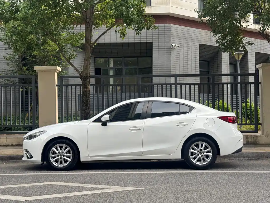 Mazda 3 Axela 2015 — фото 9