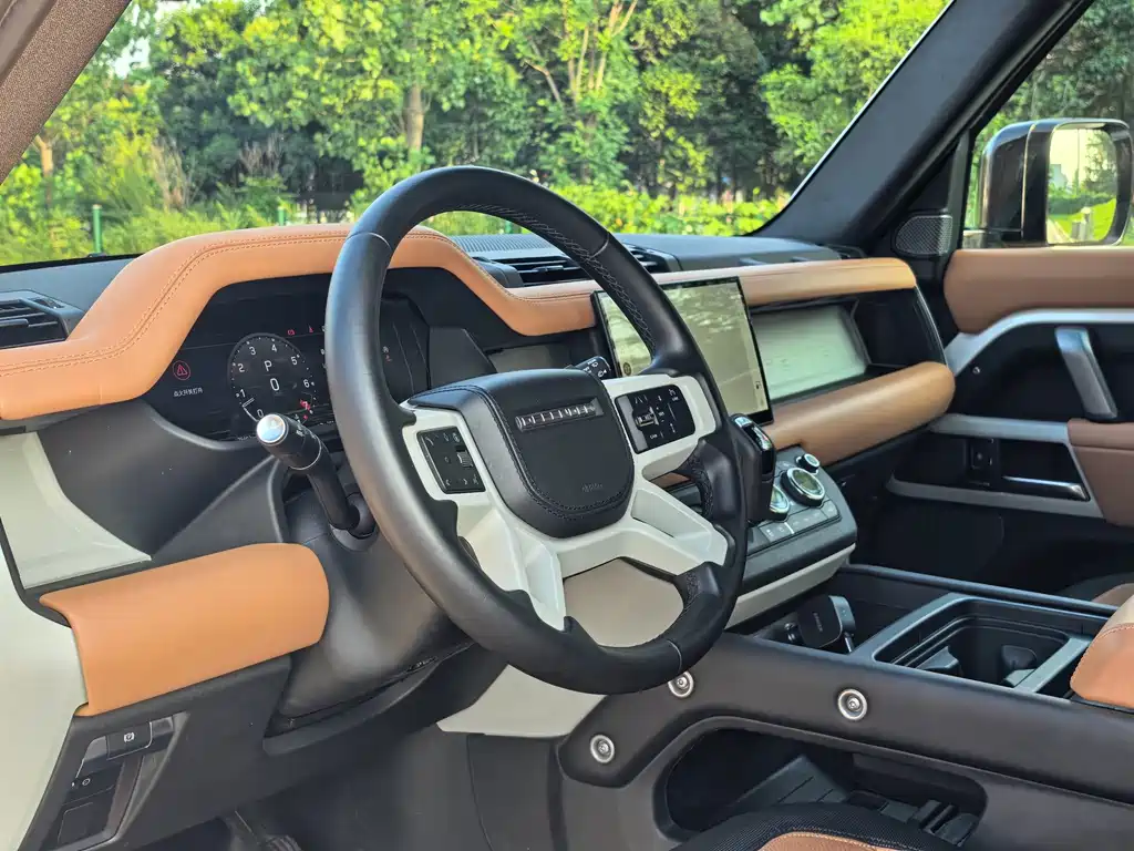 Land Rover Defender 2024 — фото 11