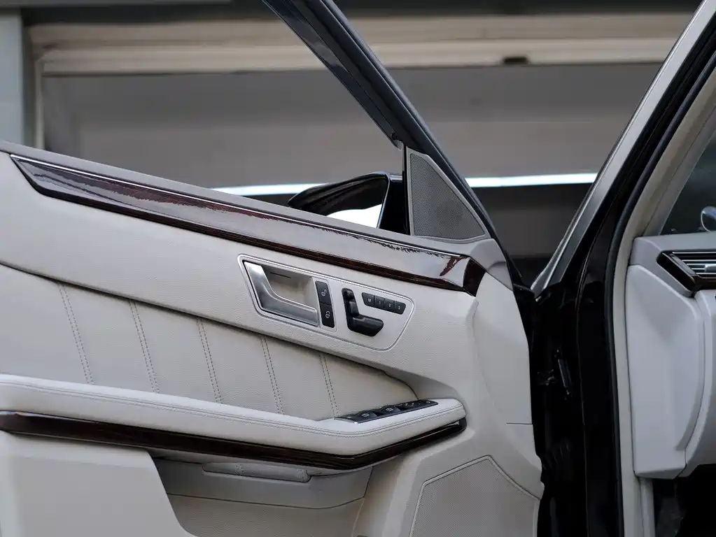 Mercedes-Benz E-Class 2012 — фото 22