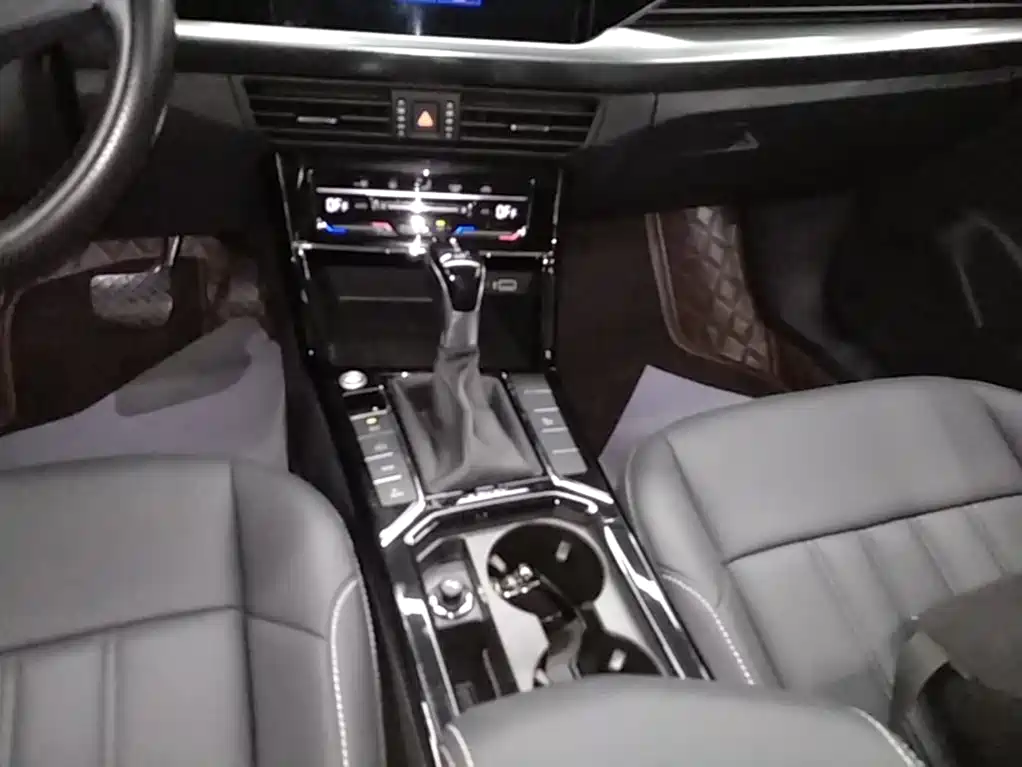 Volkswagen Passat PHEV 2022 — фото 14