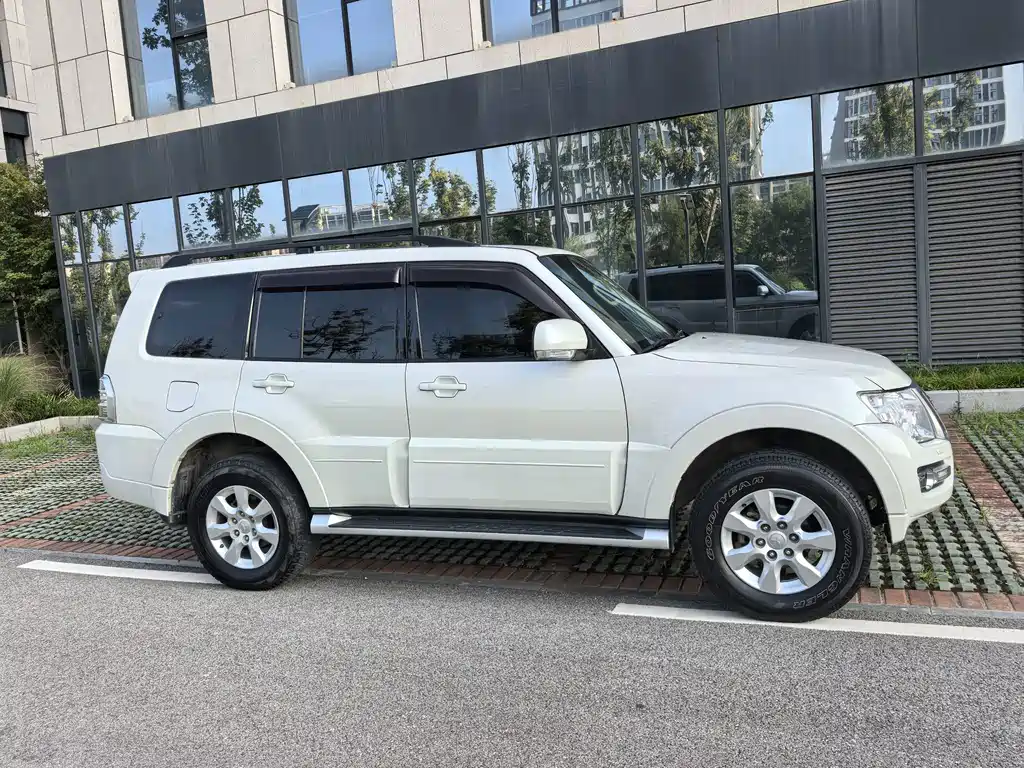 Mitsubishi Pajero 2019 — фото 4