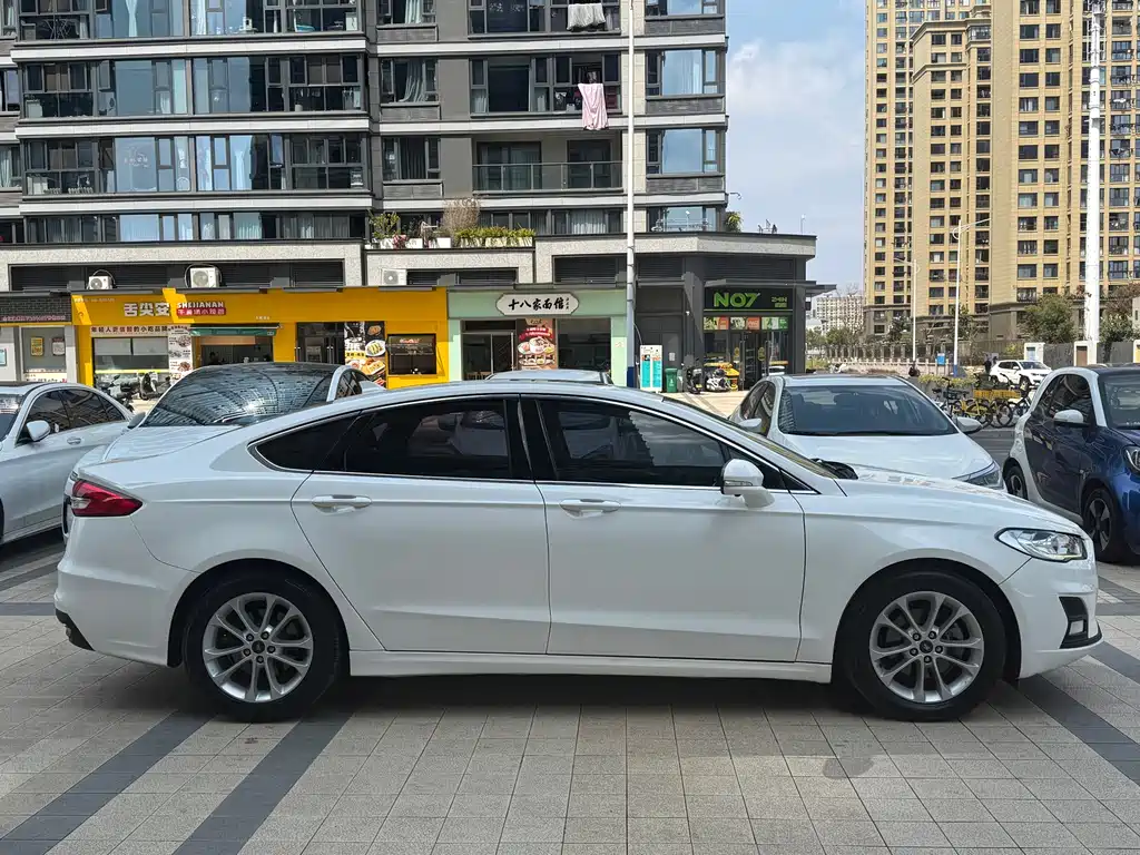 Ford Mondeo 2019 — фото 4