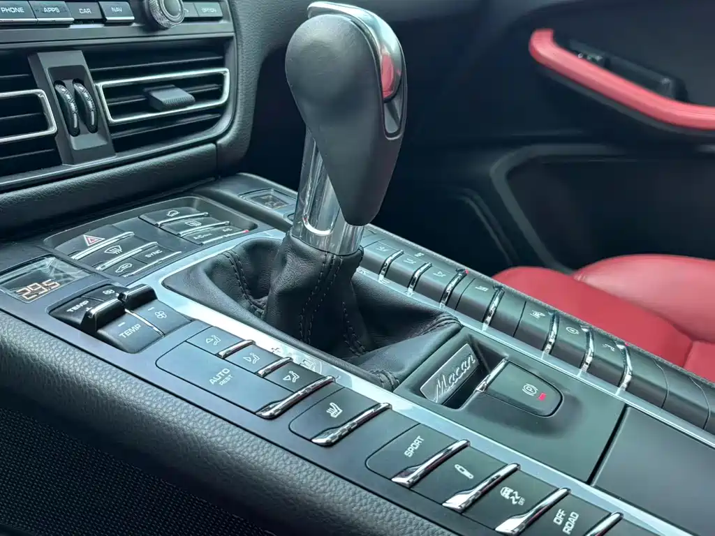 Porsche Macan 2021 — фото 10