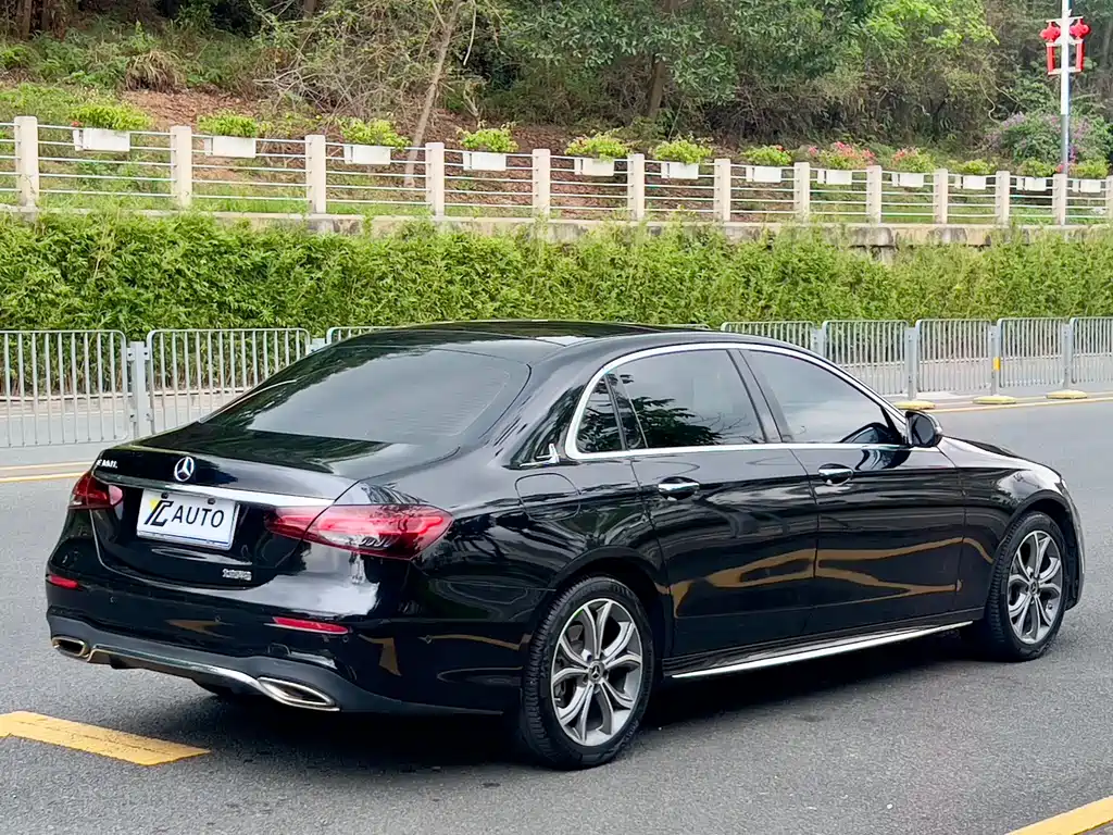 Mercedes-Benz E-Class 2022 — фото 7