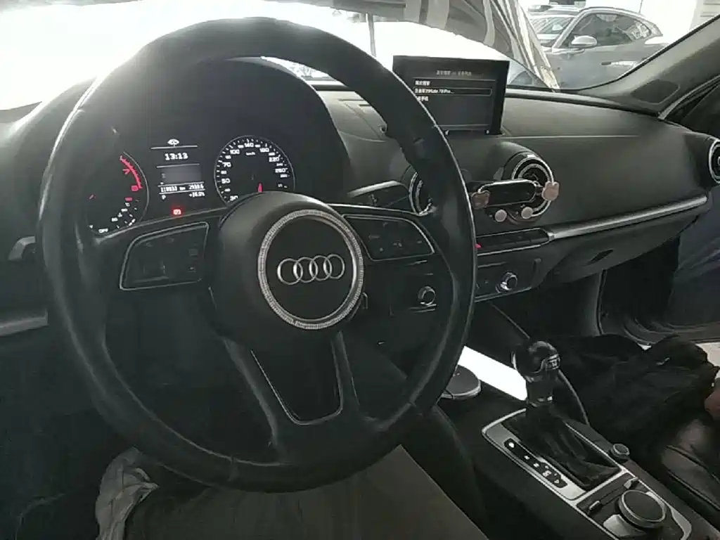Audi A3 2018 — фото 10