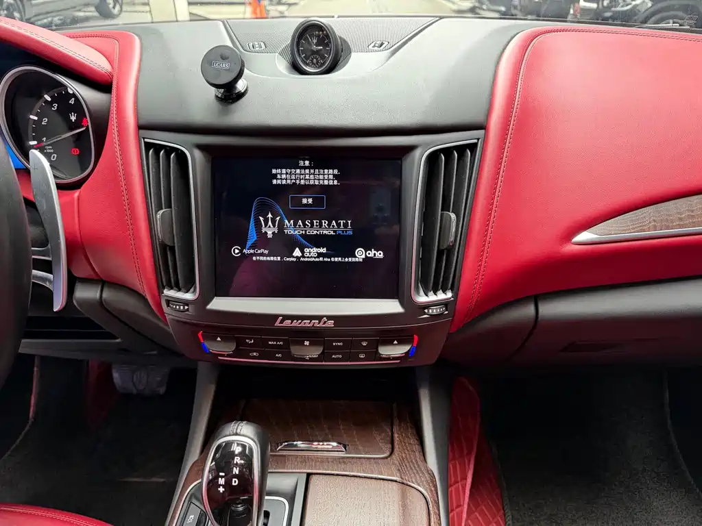 Maserati Levante 2017 — фото 12