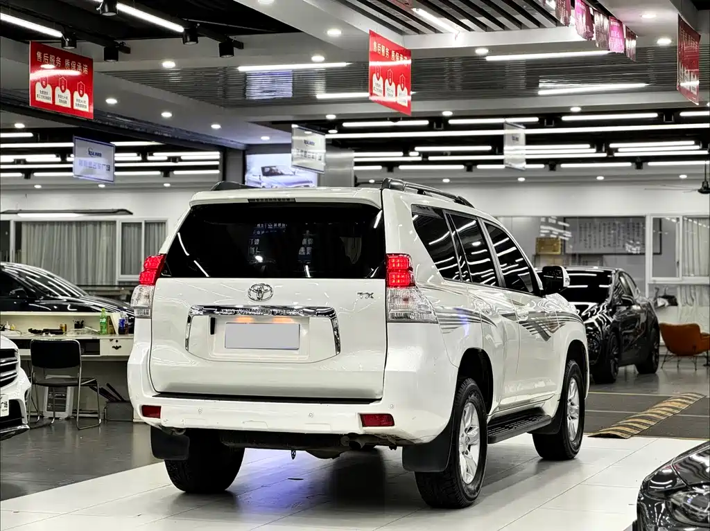 Toyota Prado 2013 — фото 6