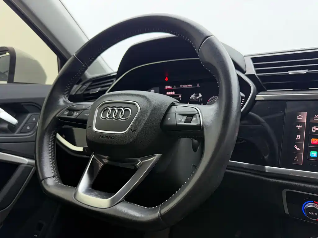 Audi Q3 2022 — фото 13