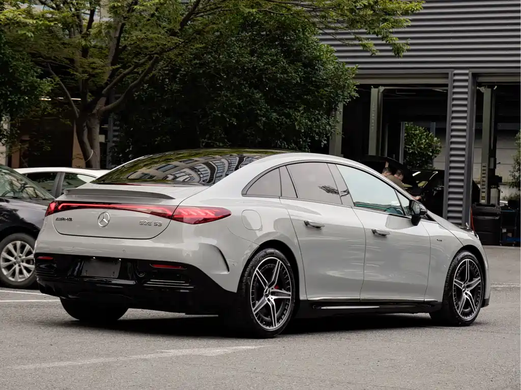 Mercedes-Benz EQE AMG 2025 — фото 4