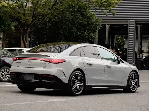 Mercedes-Benz EQE AMG 2025
