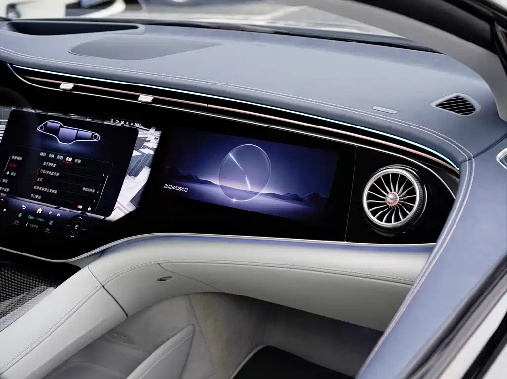 Mercedes-Benz EQE AMG 2025 — фото 15