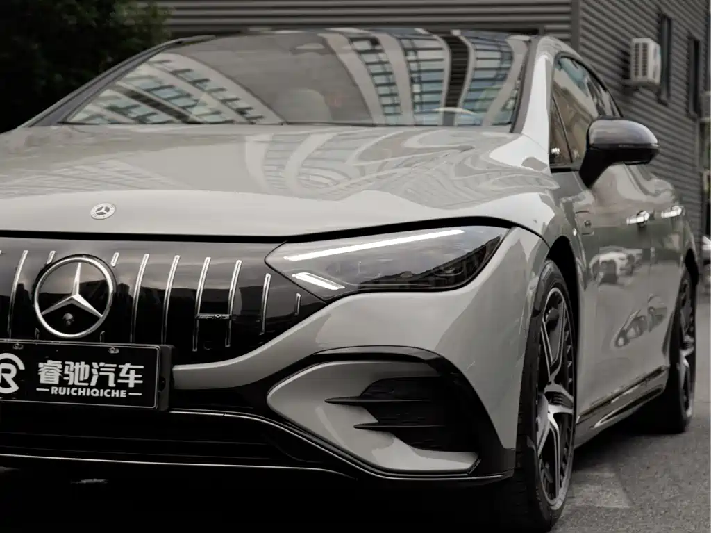Mercedes-Benz EQE AMG 2025 — фото 7
