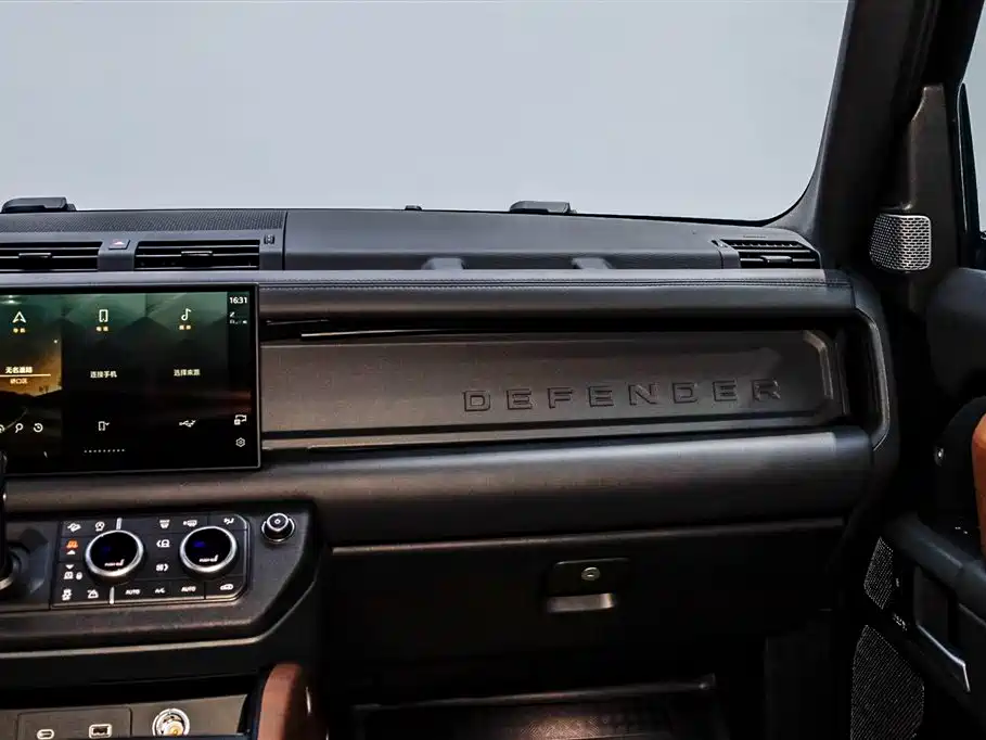 Land Rover Defender 2024 — фото 3