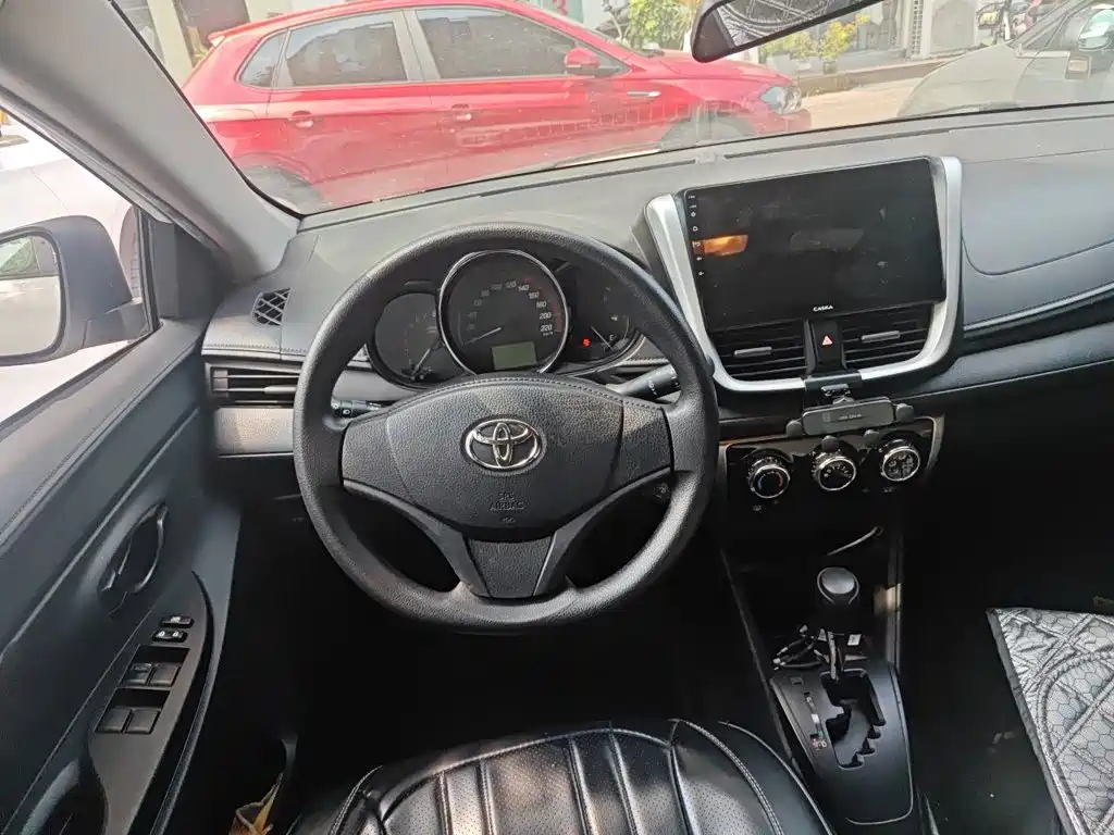 Toyota Yaris L 2020