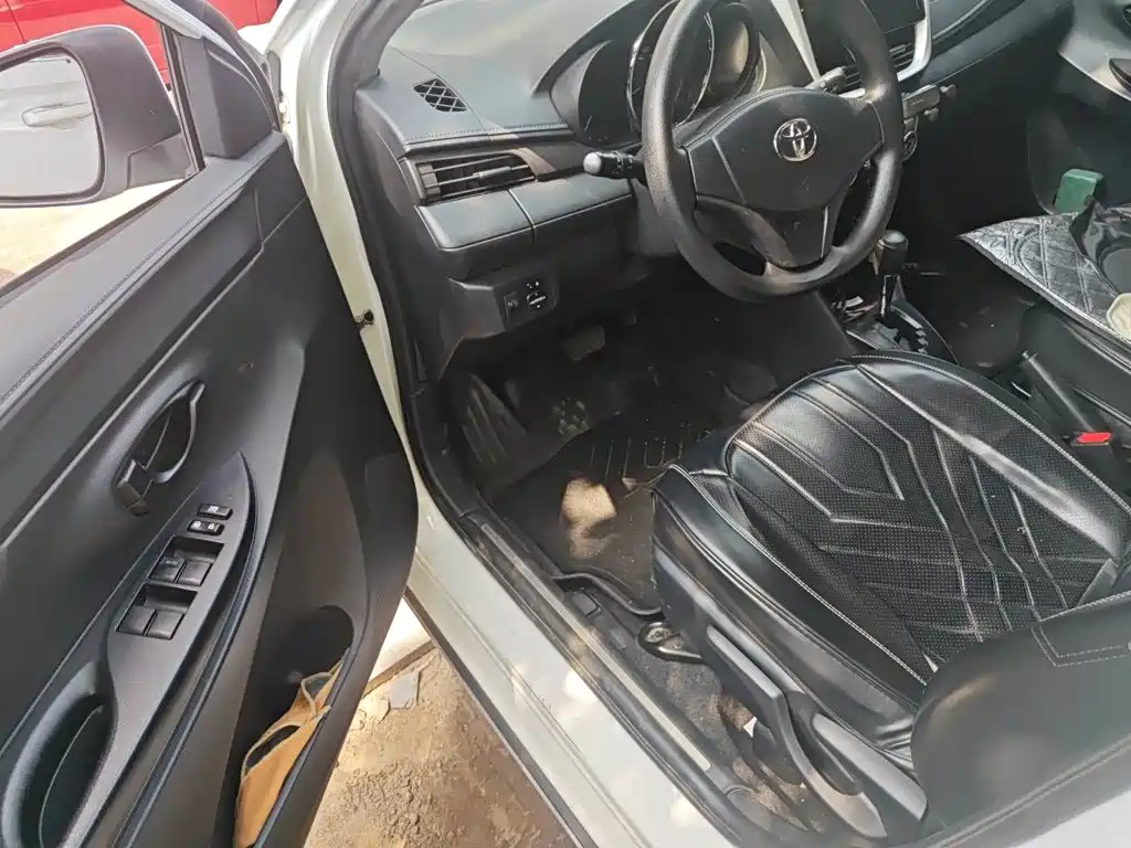 Toyota Yaris L 2020 — фото 12