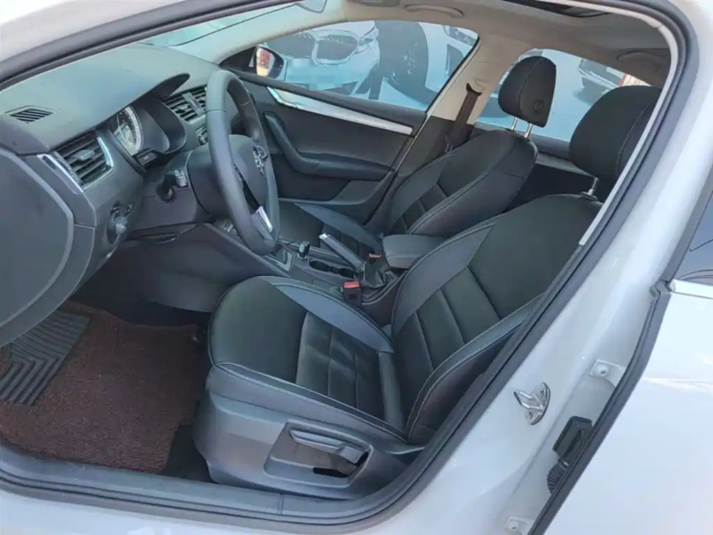 Skoda Octavia 2019 — фото 15