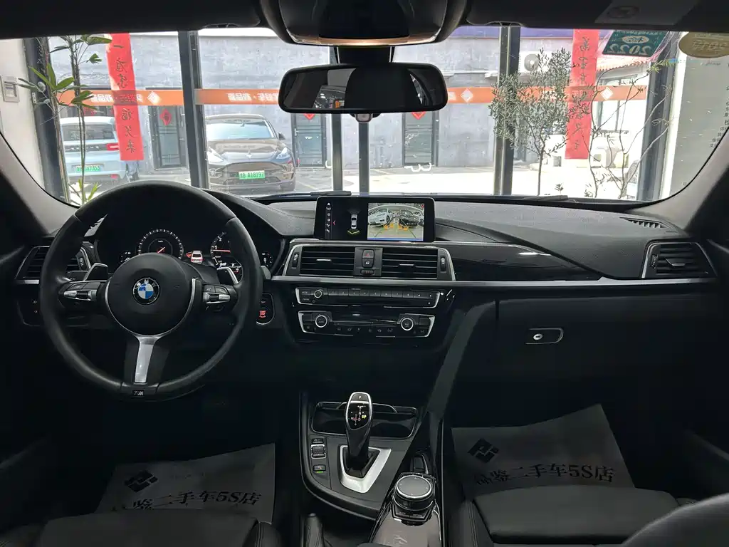 BMW 3 Series 2018 — фото 12