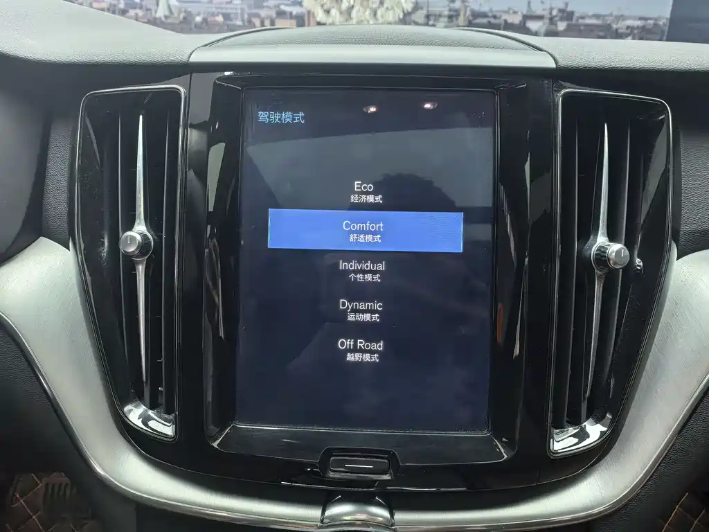 Volvo XC60 2020 — фото 10