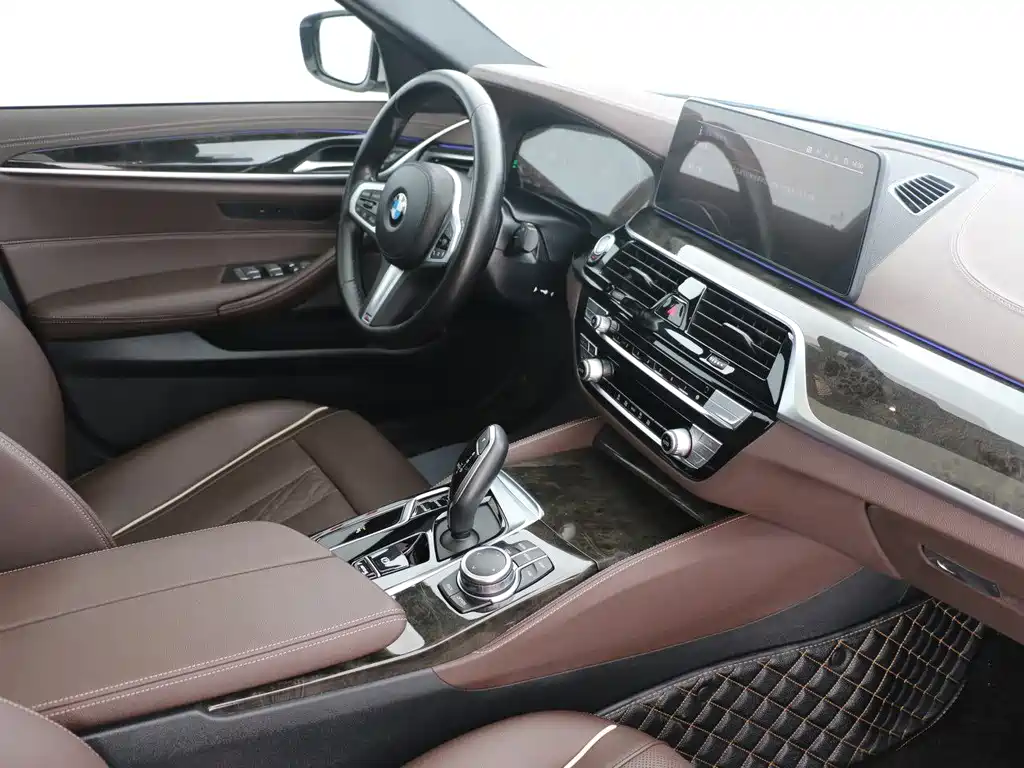 BMW 5 Series 2022 — фото 14