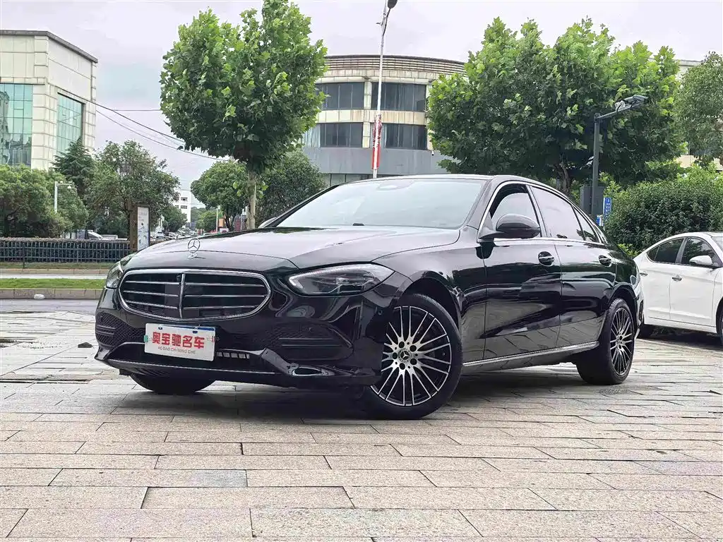 Mercedes-Benz C-Class 2025 — фото 1