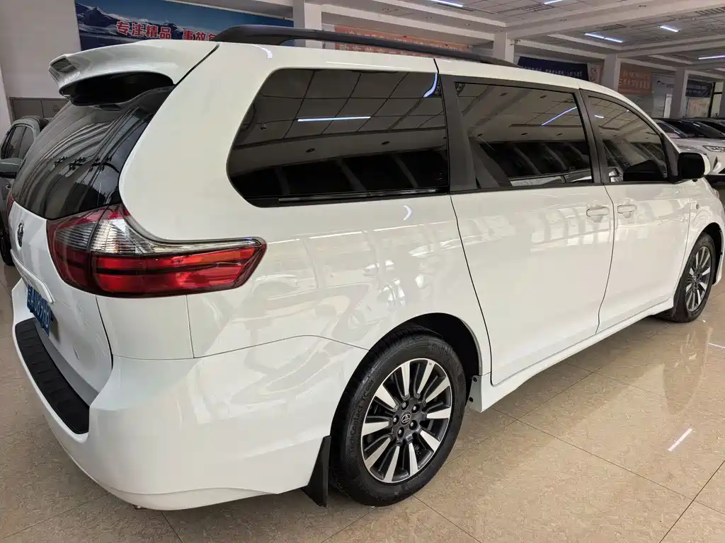 Toyota Sienna 2019 — фото 5