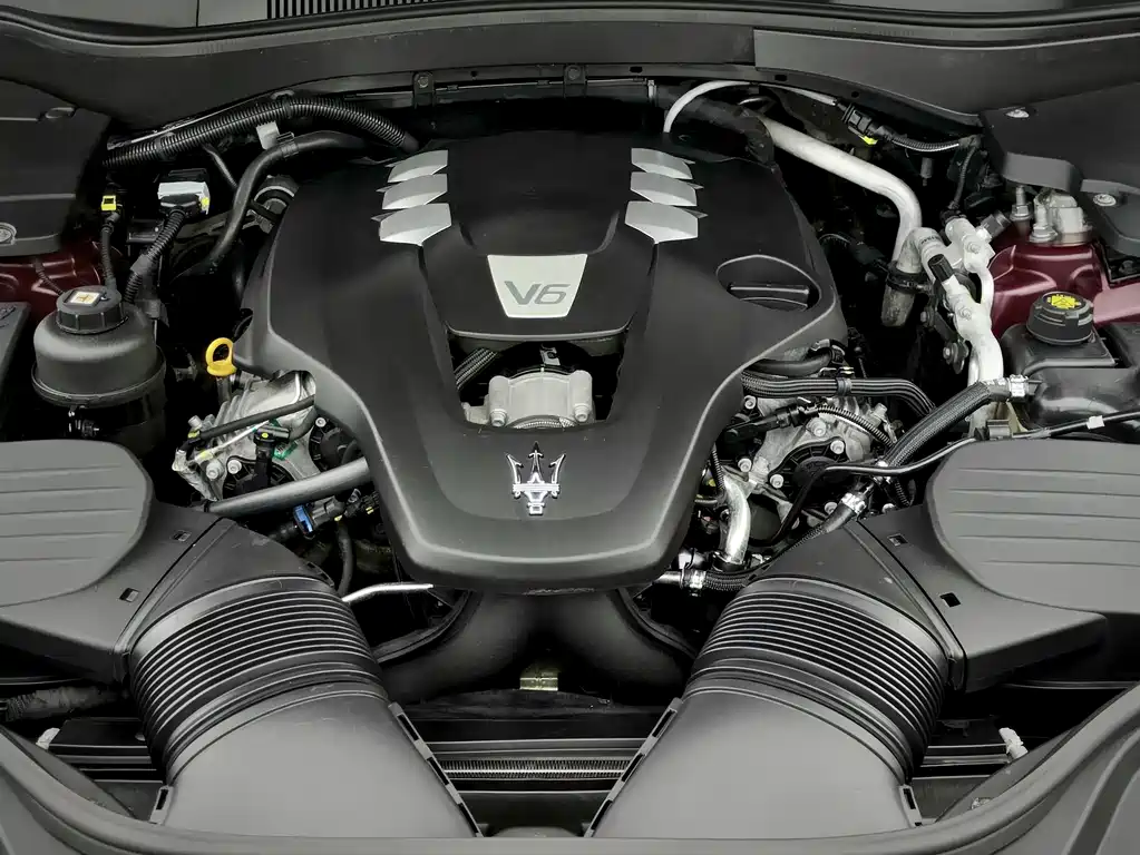 Maserati Levante 2017 — фото 18