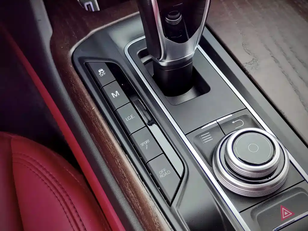 Maserati Levante 2017 — фото 21