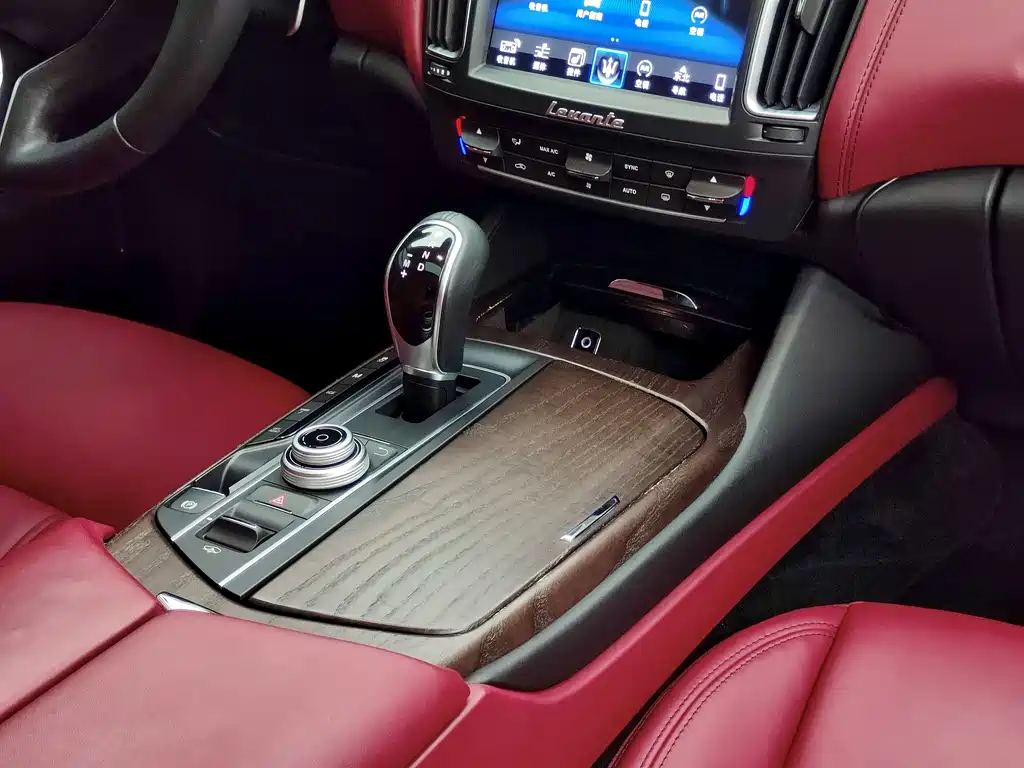 Maserati Levante 2017 — фото 22