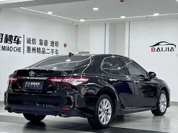 Toyota Camry 2021