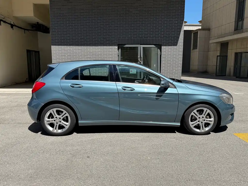 Mercedes-Benz A-Class 2015 — фото 14