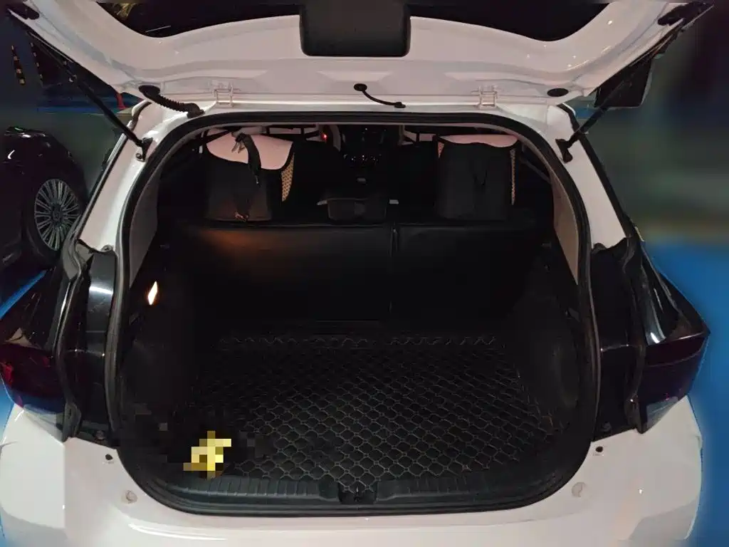 Toyota Yaris L 2020 — фото 15