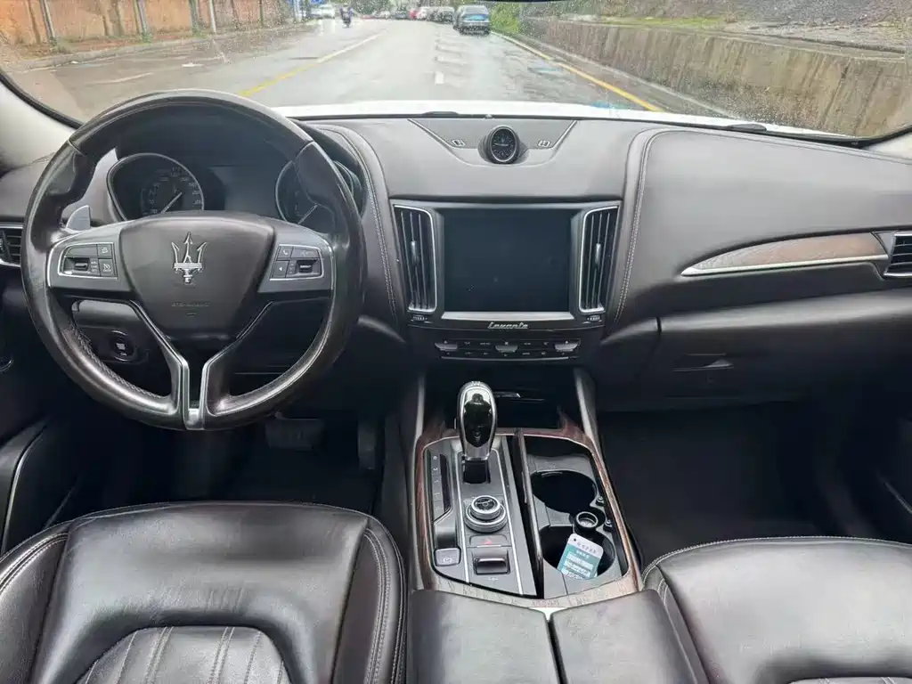 Maserati Levante 2017 — фото 9