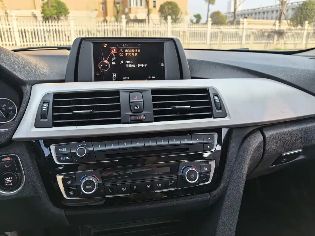 BMW 3 Series 2016 — фото 11