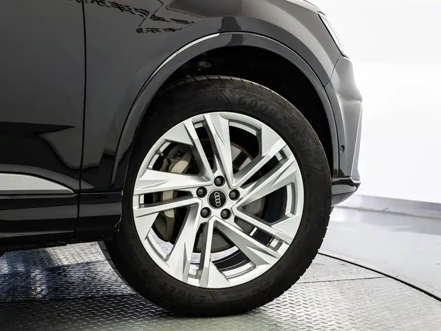 Audi Q7 2023 — фото 21