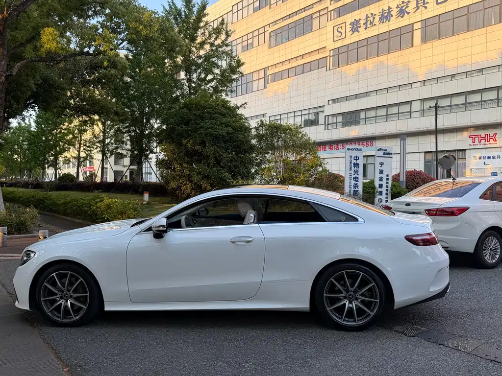 Mercedes-Benz E-Class 2022