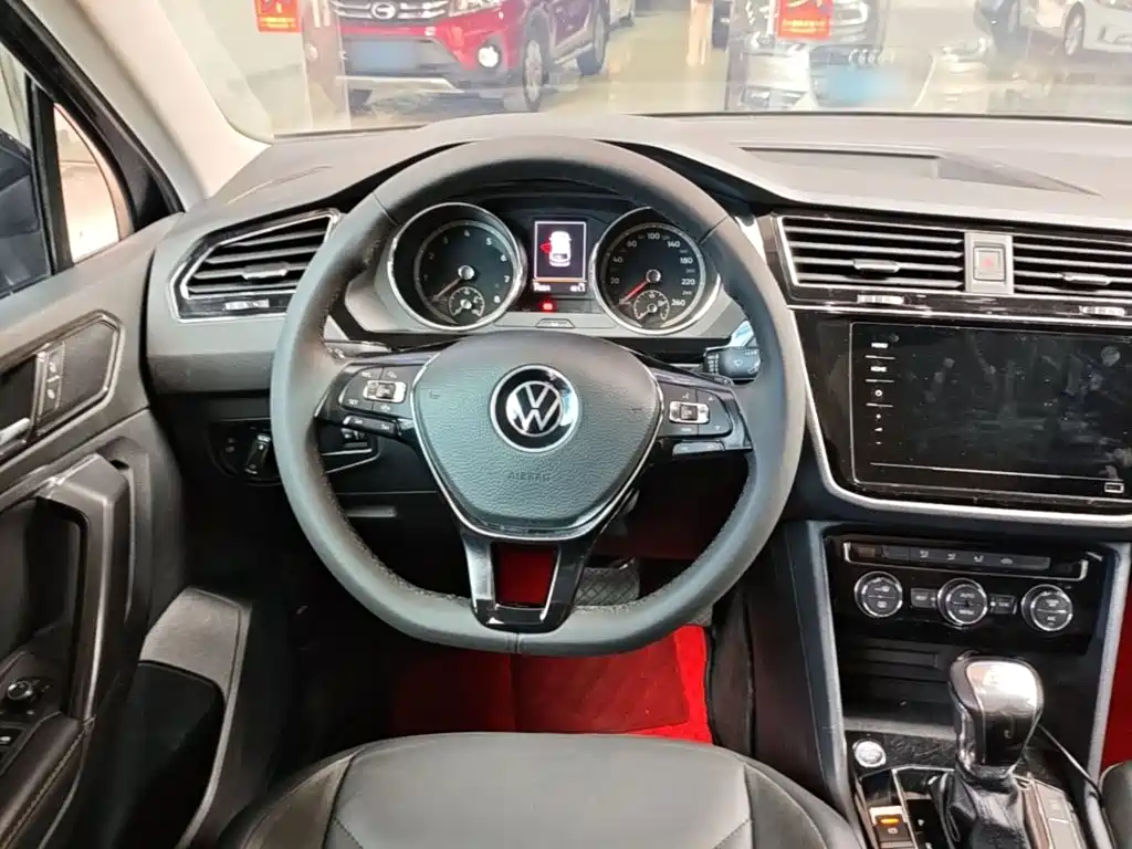 Volkswagen Tiguan L 2021 — фото 11