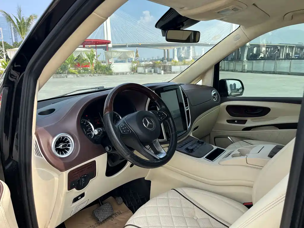Mercedes-Benz V-Class 2019 — фото 10