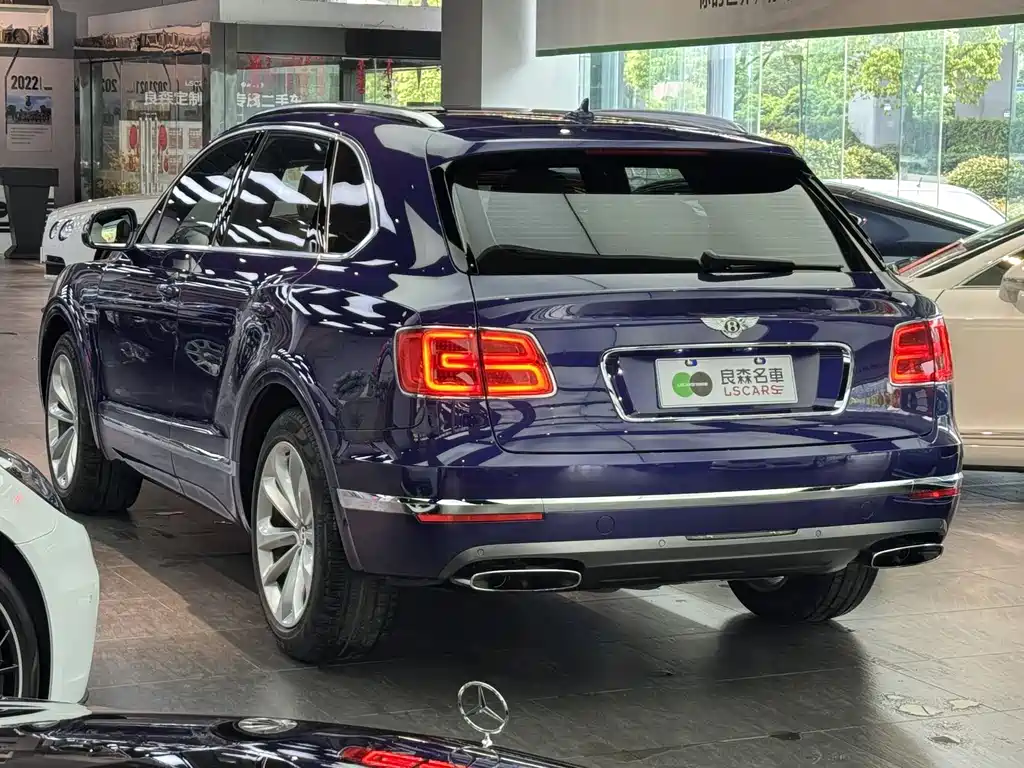 Bentley Bentayga 2018 — фото 4