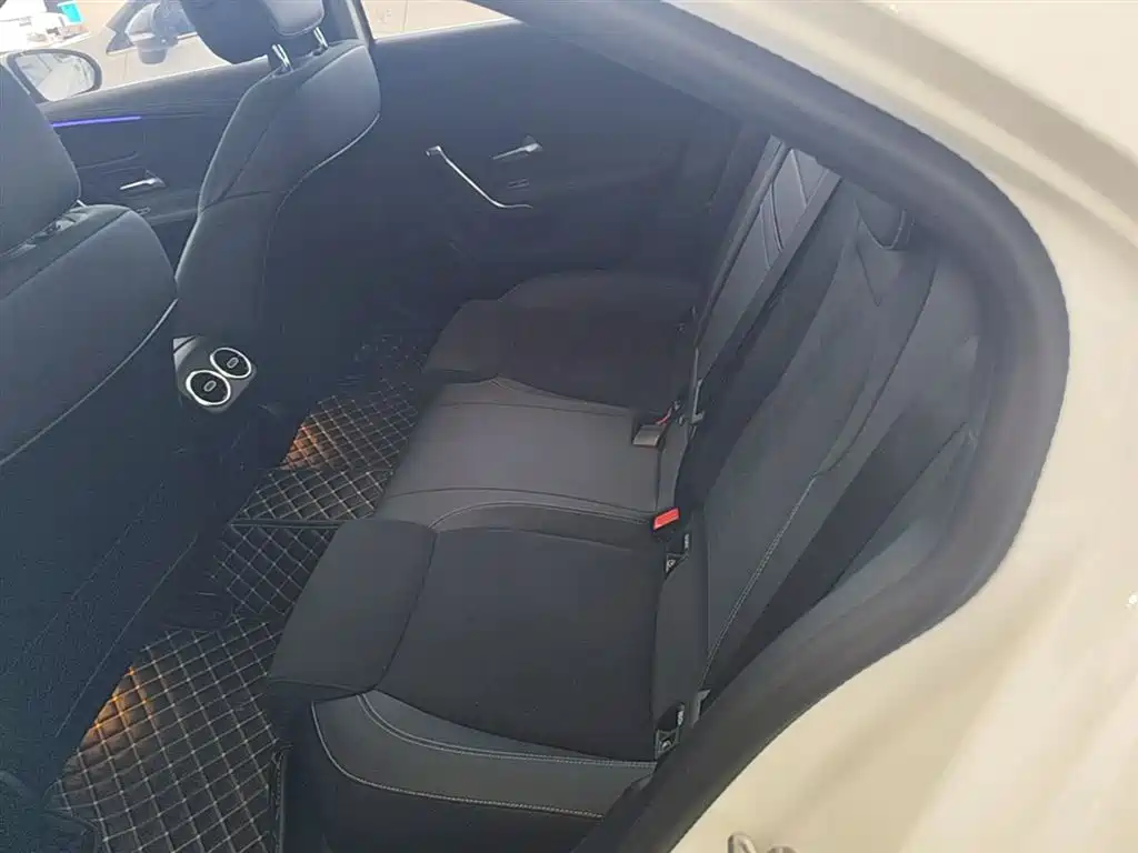Mercedes-Benz A-Class 2023 — фото 17
