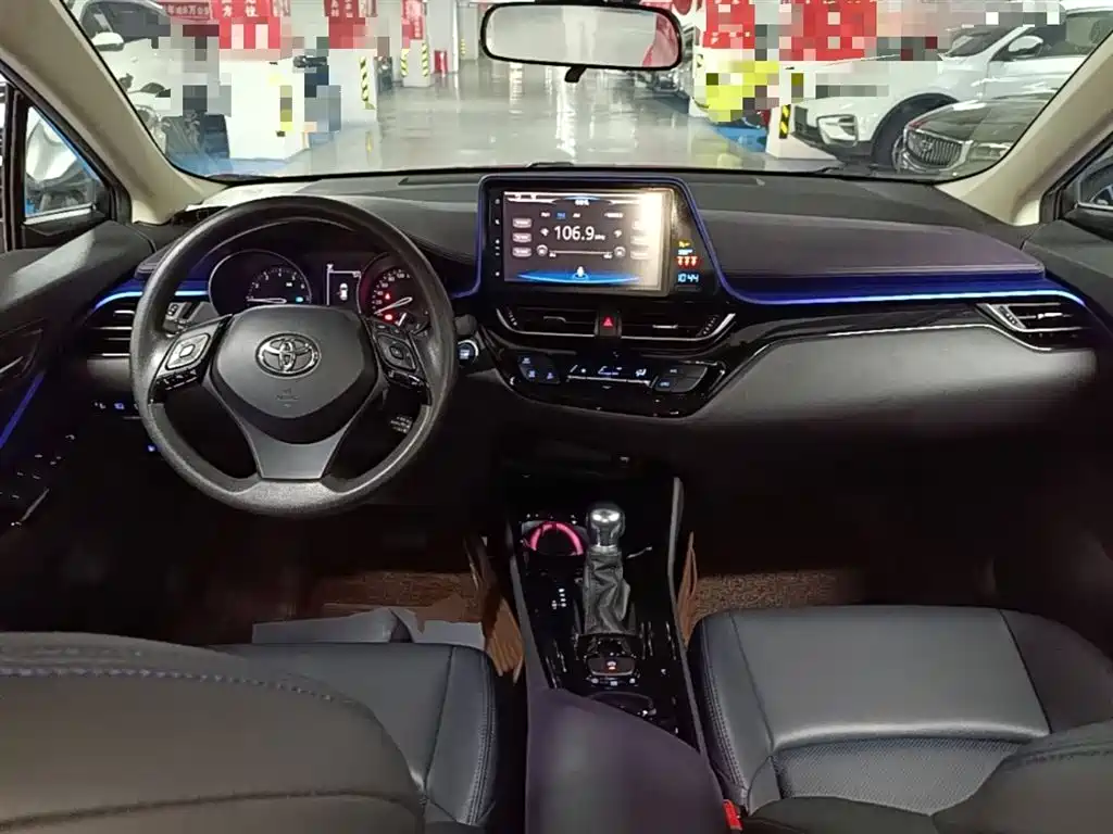 Toyota C-HR 2020 — фото 10