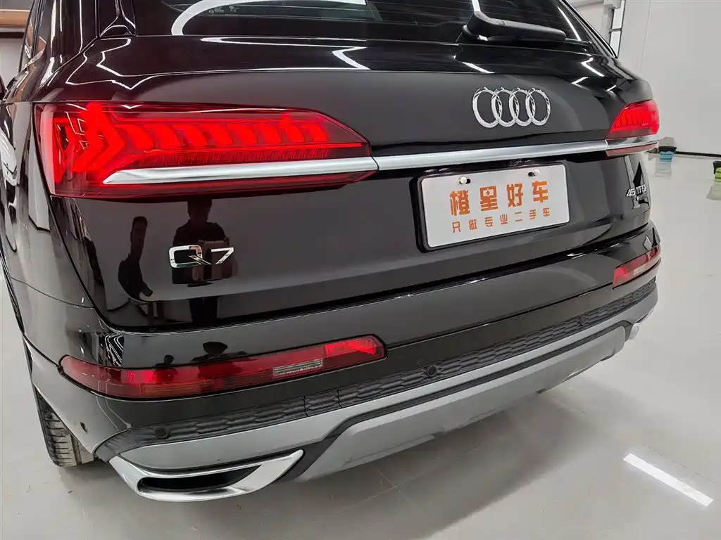 Audi Q7 2023 — фото 12
