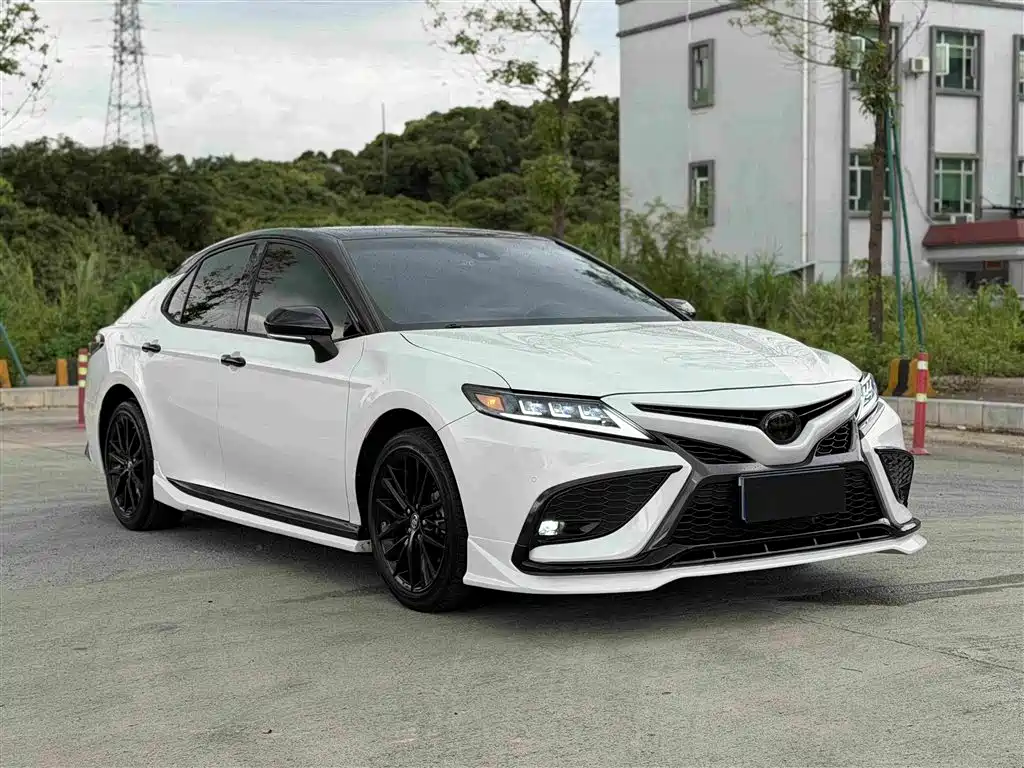 Toyota Camry 2023 — фото 3