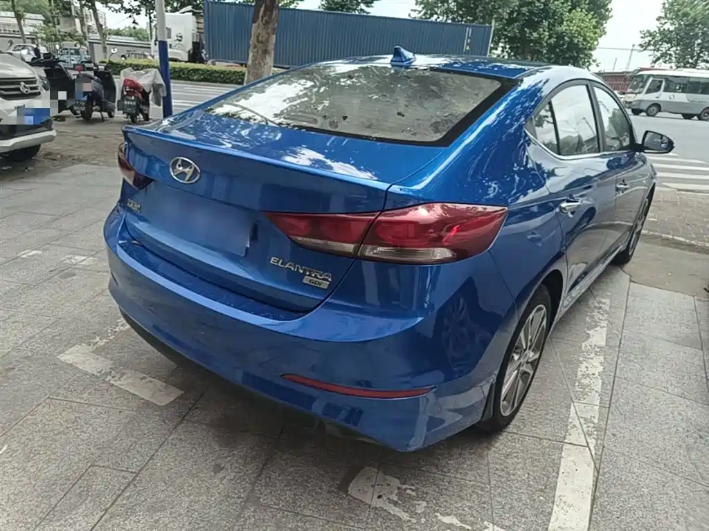 Hyundai Elantra 2018 — фото 7