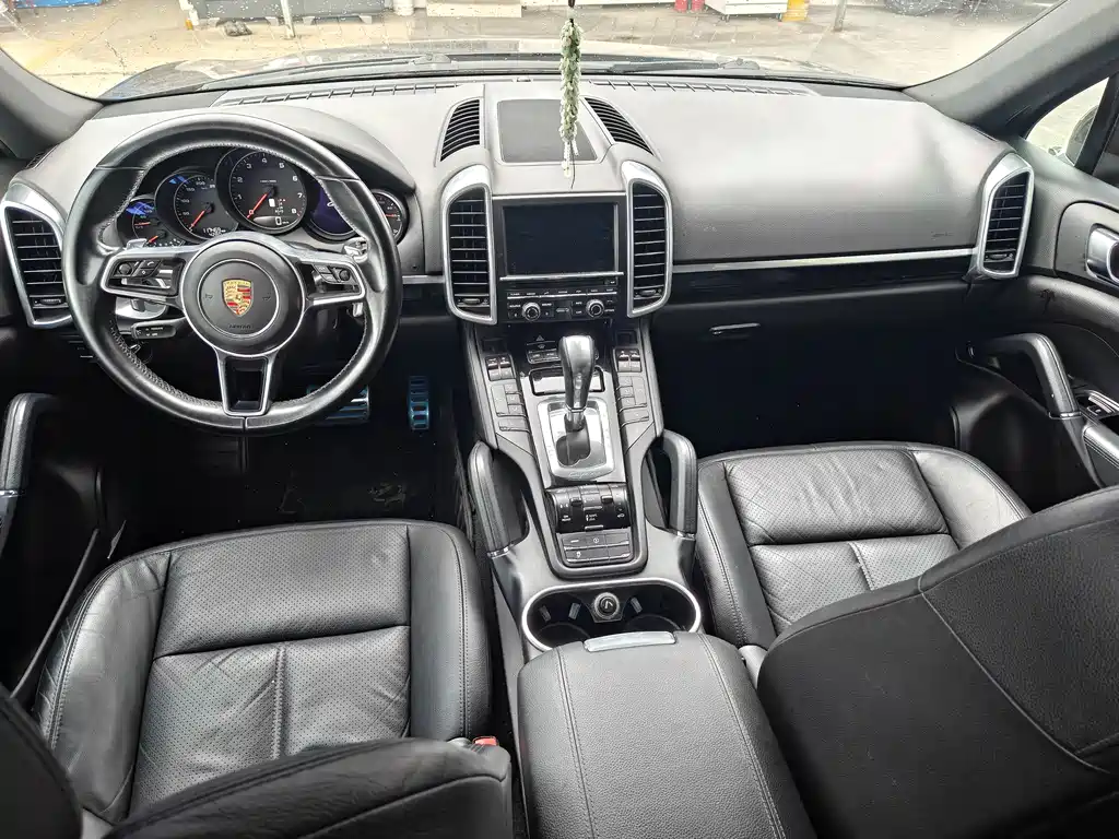 Porsche Cayenne 2016 — фото 10