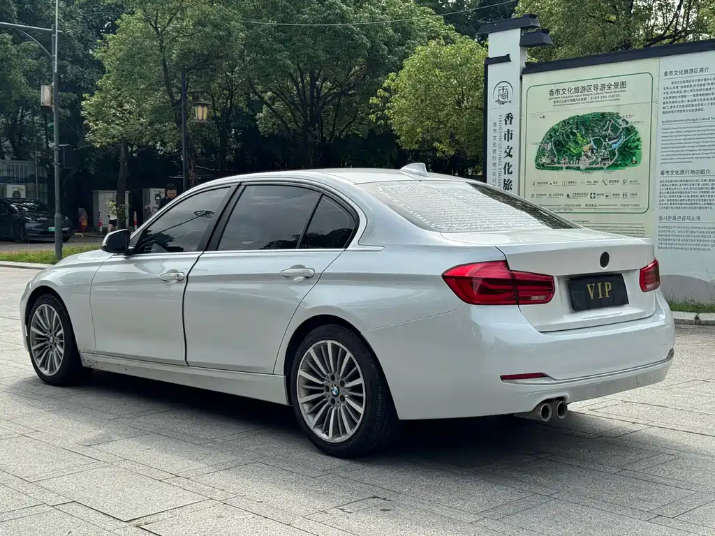 BMW 3 Series 2019 — фото 14