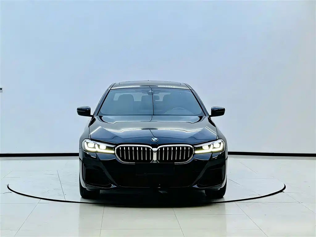 BMW 5 Series 2022 — фото 14
