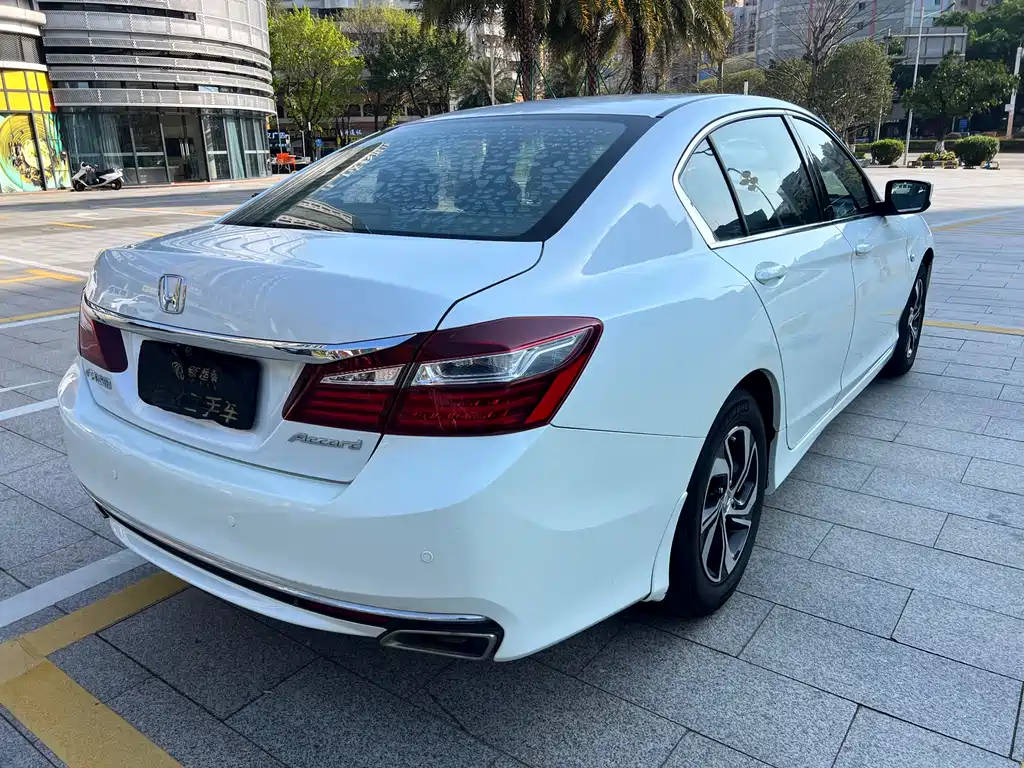 Honda Accord 2017 — фото 7