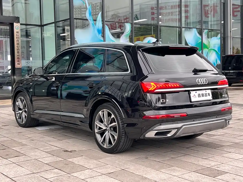 Audi Q7 2020 — фото 6