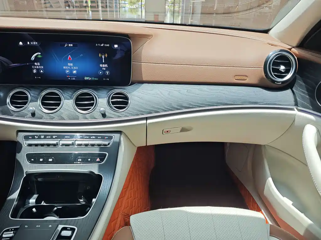 Mercedes-Benz E-Class 2022 — фото 16