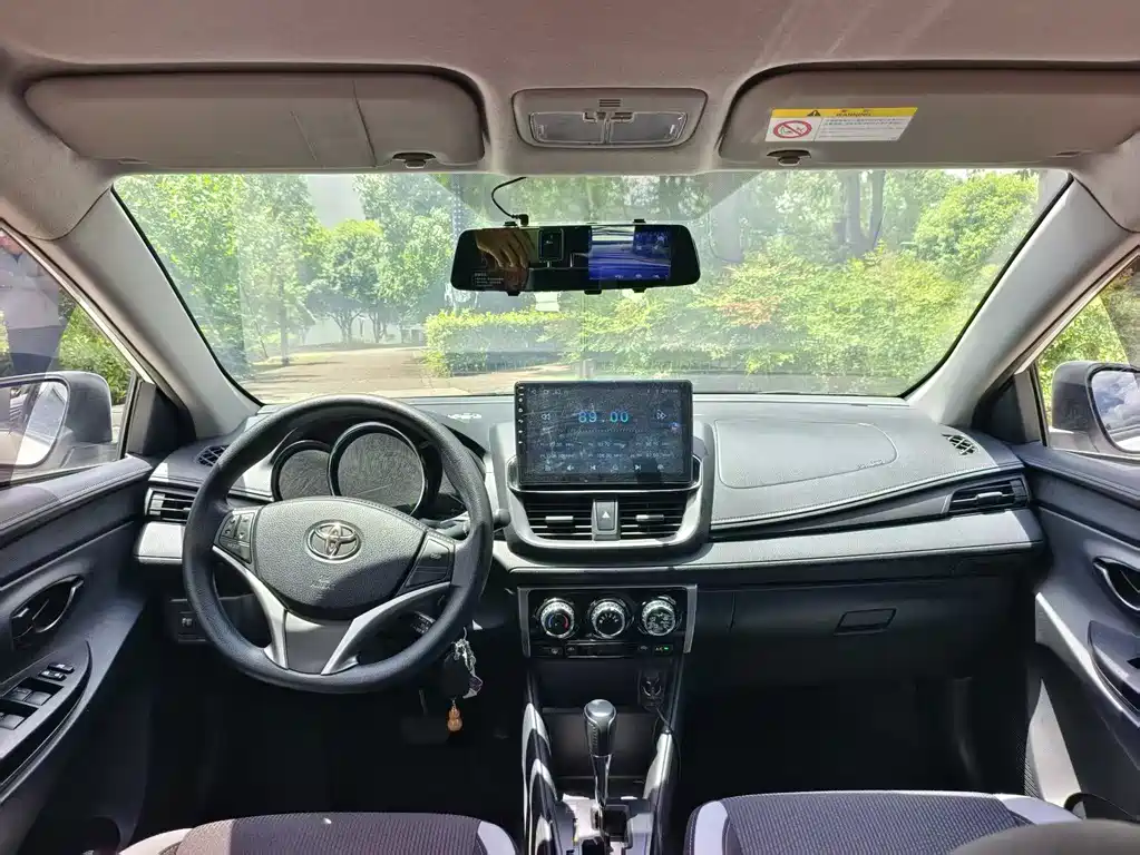 Toyota Yaris L 2022